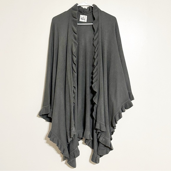 april marin Sweaters - April Marin Vintage City Gray Ruffled Feminine Flirty Brunch Shawl Sweater